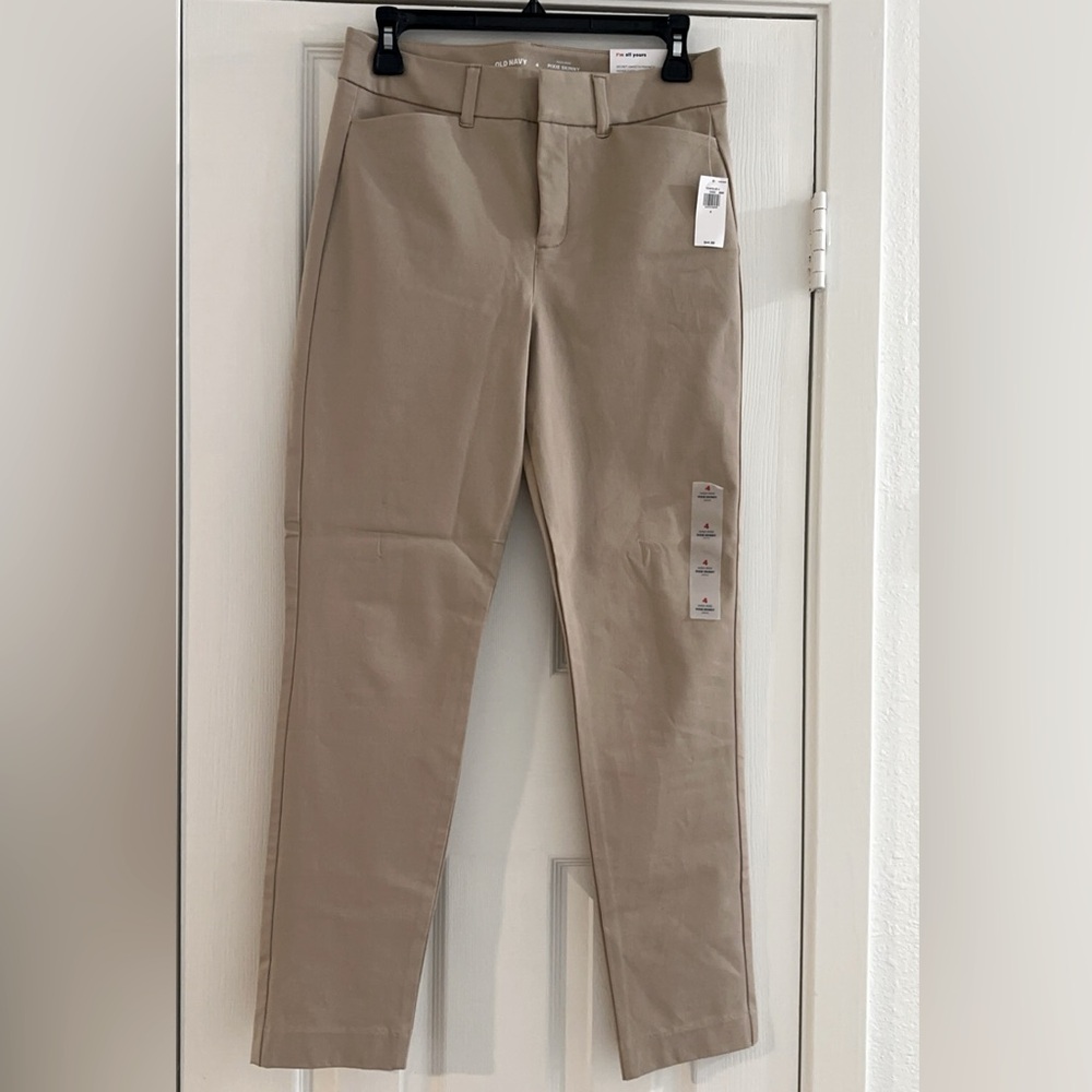 NWT Old Navy Pixie Skinny Pants Size 4